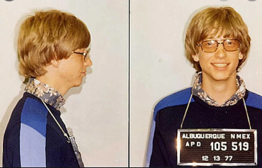 Nhìn lại thanh xuân thú vị của Bill Gates dịp sinh nhật thứ 65 của ông: Đua xe bị bắt 2 lần vì không có giấy phép, phải để Paul Allen bảo lãnh ra khỏi tù - Ảnh 2.