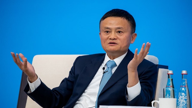 Jack Ma khuyên 20 tuổi đi làm thuê, 30 tuổi theo đuổi đam mê và 40 tập trung chuyên môn - Ảnh 1.