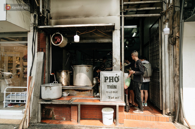 Sống ở Hà Nội nhưng vẫn có người tưởng phở Thìn Bờ Hồ và phở Thìn Lò Đúc là một, sự thật lại là 2 câu chuyện vô cùng đặc biệt - Ảnh 6. Sống ở Hà Nội nhưng vẫn có người tưởng phở Thìn Bờ Hồ và phở Thìn Lò Đúc là một, sự thật lại là 2 câu chuyện vô cùng đặc biệt - Ảnh 6.