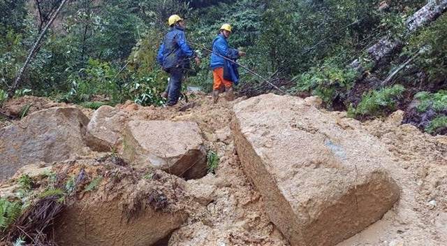 Thiên tai liên tiếp tại miền Trung: Bộ TN&MT nói gì về tác động của con người? - Ảnh 1.