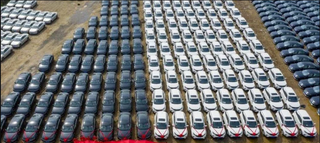  Vượt chỉ tiêu giữa mùa dịch Covid-19, tập đoàn gang thép Trung Quốc chơi trội tặng nhân viên 4.116 chiếc xe hơi, lý do đằng sau càng khiến nhiều người nể phục  - Ảnh 1.
