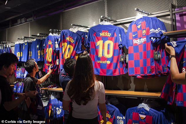  Barcelona lộ khoản nợ 13.000 tỷ, Messi bỗng nhiên có cơ hội phá vỡ hợp đồng, rời khỏi Nou Camp - Ảnh 1.