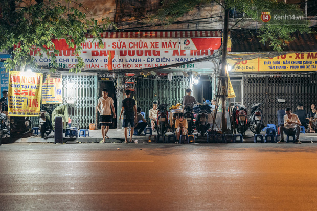 Chùm ảnh: Nếu Sài Gòn là thành phố không ngủ thì Hà Nội sau 0 giờ đêm cũng là một Thủ đô luôn thức - Ảnh 9.