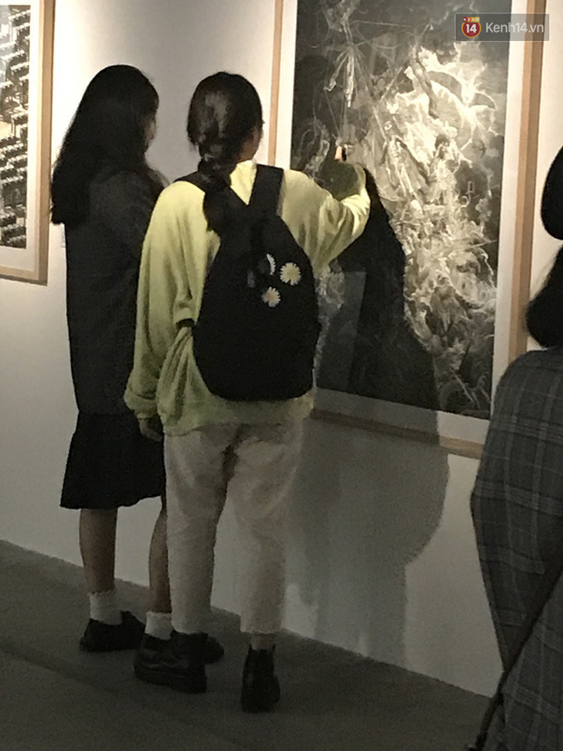 Hội sống ảo giẫm lên cả thông tin tác phẩm tại triển lãm ở Hà Nội, chê ít background đẹp và ở tầm 30 phút là chán - Ảnh 8.