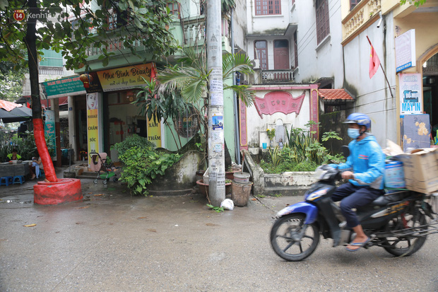 Cận cảnh nghĩa địa trong phố Hà Nội: Nơi người dân vẫn vô tư ăn uống, vui chơi bên cạnh mộ người chết - Ảnh 8.