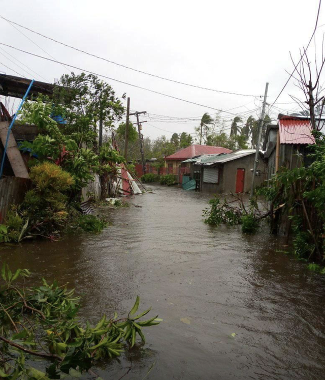 Hình ảnh Phillipines đổ nát, tan hoang do siêu bão mạnh nhất thế giới Goni - Ảnh 11.