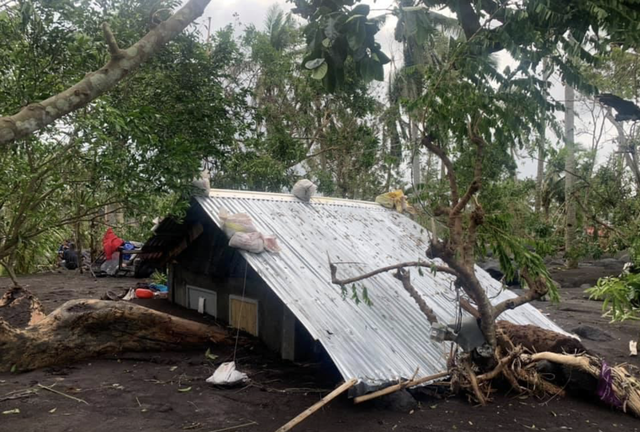 Hình ảnh Phillipines đổ nát, tan hoang do siêu bão mạnh nhất thế giới Goni - Ảnh 4.