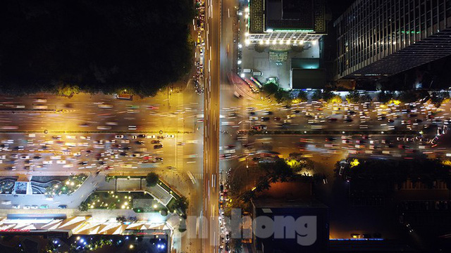  Cầu vượt trăm tỷ và những nút giao thông nhiều tầng Hà Nội nhìn về đêm  - Ảnh 11.