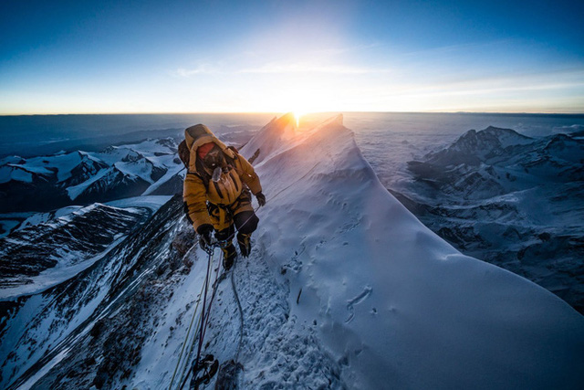 Cuộc thám hiểm chưa từng có trên đỉnh Everest: Phát hiện kỷ lục đáng lo ngại trên nóc nhà thế giới - Ảnh 2. Cuộc thám hiểm chưa từng có trên đỉnh Everest: Phát hiện kỷ lục đáng lo ngại trên nóc nhà thế giới - Ảnh 2.