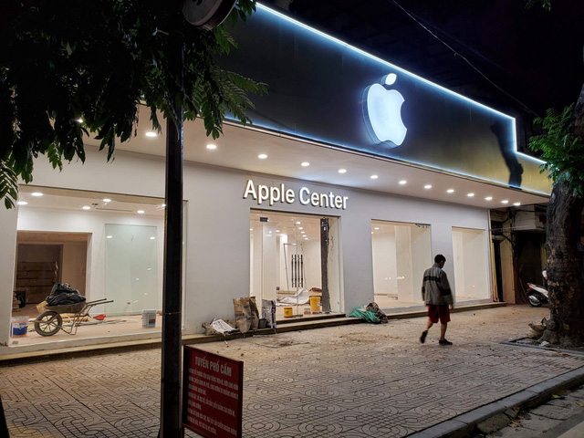 Apple Store nhái tại Hà Nội bị đổi tên thành Capital Center, logo táo khuyết bị gỡ - Ảnh 1.