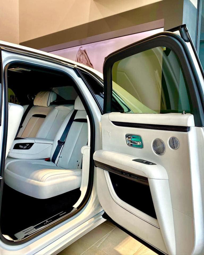 RollsRoyce Ghost 2021 lộ thiết kế nội thất giống Cullinan