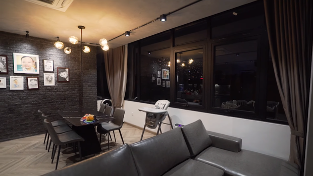 Khám phá dinh thự 7 tầng của Độ Mixi: Có thang máy và cả máy đếm tiền, phòng stream ngập mô hình đắt đỏ - Ảnh 2. Khám phá dinh thự 7 tầng của Độ Mixi: Có thang máy và cả máy đếm tiền, phòng stream ngập mô hình đắt đỏ - Ảnh 2.