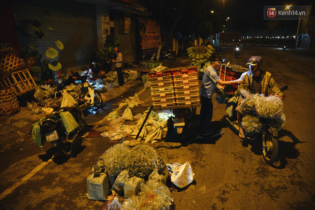 Cận cảnh chợ côn trùng độc nhất Sài Gòn, mỗi ngày chỉ họp đúng 2 tiếng lúc nửa đêm - Ảnh 1.