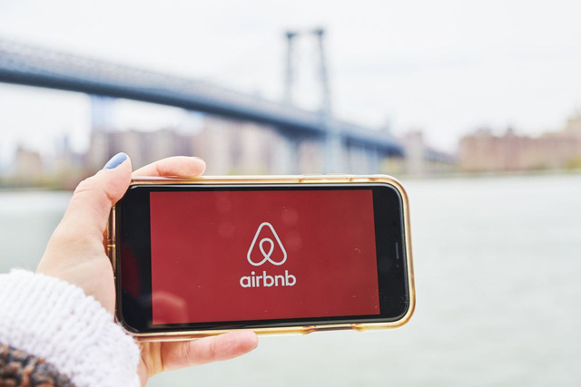 Airbnb trở thành cổ phiếu du lịch vững chắc bất chấp COVID-19 - Ảnh 1.