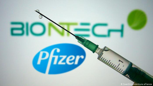 Pfizer và Moderna có thể kiếm được 32 tỷ USD từ bán vaccine COVID-19 - Ảnh 1.
