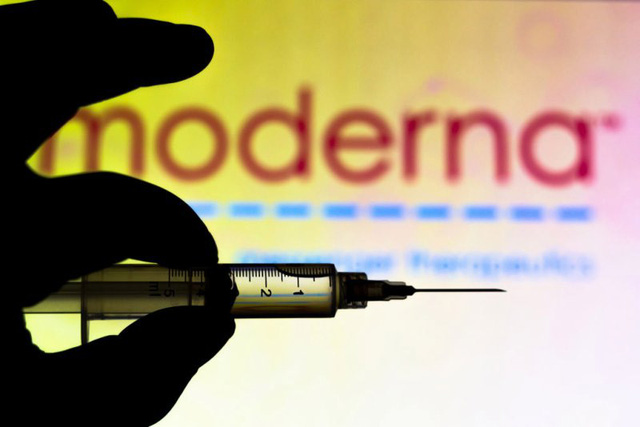 Pfizer và Moderna có thể kiếm được 32 tỷ USD từ bán vaccine COVID-19 - Ảnh 2.