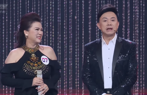 Sân khấu cuối cùng của danh hài Chí Tài cùng vợ trên truyền hình: Thơm má Bé Heo tình cảm, nhịn cười hóm hỉnh nghe bà xã hát - Ảnh 8.