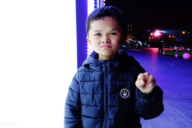 2 năm được tôn sùng vì giống hệt Jack Ma, cậu bé nghèo bị đuổi việc và học lại tiểu học - Ảnh 4.