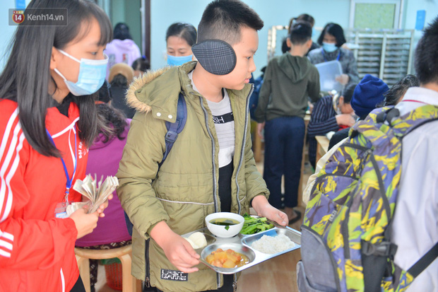  Quán cơm đặc biệt 2 nghìn đồng ở Hà Nội: “Mời cô, dì, chú, bác vào ăn cơm - Ảnh 16.
