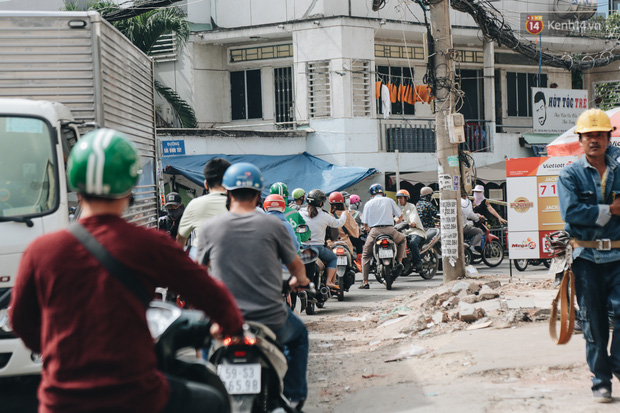 Hàng loạt căn nhà siêu mỏng chỉ vài m2 sau khi mở rộng đường ở Sài Gòn: Tối ngủ chỉ nằm nghiêng - Ảnh 1.