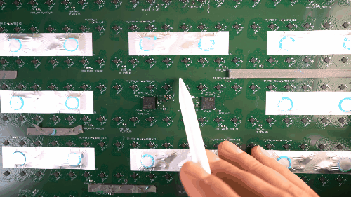 Mổ bụng chảo vệ tinh Đĩa Thị Mặt Mẹt của Starlink: toàn là chip do SpaceX tự sản xuất, có dàn ăng-ten tí hon hướng lên trời tự động dò vệ tinh để bắt sóng - Ảnh 29.