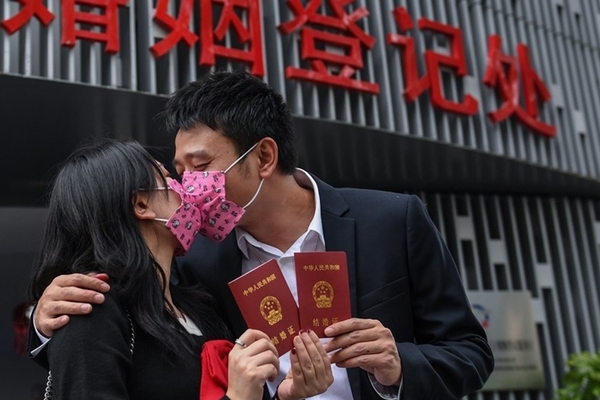 Tỷ lệ kết hôn ở Trung Quốc giảm chưa từng có, tái hôn lại tăng mạnh - Ảnh 1.