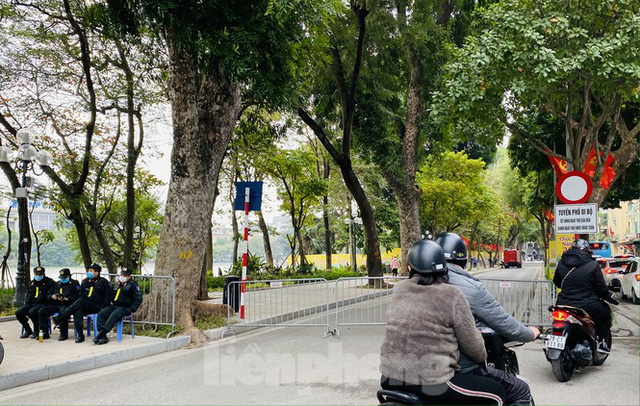  Nhìn gần trận địa pháo hoa cho đêm giao thừa Hà Nội  - Ảnh 1.