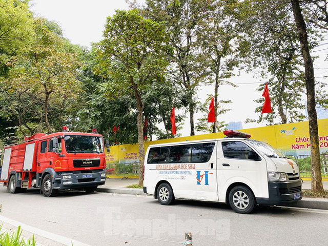  Nhìn gần trận địa pháo hoa cho đêm giao thừa Hà Nội  - Ảnh 2.