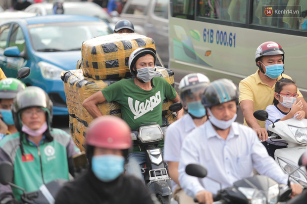 Chùm ảnh: Và đây là buổi chiều tắc đường kinh hoàng cuối cùng của năm 2020 - Ảnh 20.