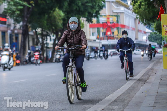  Hà Nội thanh bình trong buổi sáng cuối cùng năm 2020  - Ảnh 7.