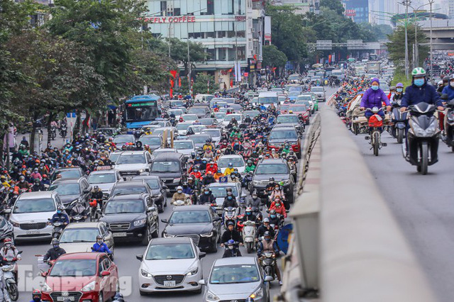  Ma trận ùn tắc giao thông ở Hà Nội ngày cuối năm  - Ảnh 8.