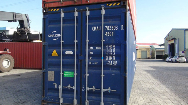  Phát hiện 2 container găng tay nghi đã qua sử dụng, nhập khẩu từ Trung Quốc  - Ảnh 1.