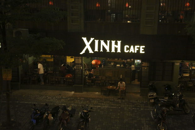 Ảnh: Hàng loạt quán cà phê ngừng hoạt động sau lệnh đóng cửa của Chủ tịch thành phố Hà Nội - Ảnh 11. Ảnh: Hàng loạt quán cà phê ngừng hoạt động sau lệnh đóng cửa của Chủ tịch thành phố Hà Nội - Ảnh 11.