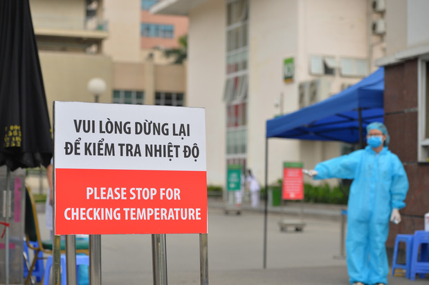 Ảnh: Bệnh viện Bạch Mai nội bất xuất, ngoại bất nhập, bác sĩ mang quần áo tới viện trực chiến chống Covid-19 - Ảnh 2. Ảnh: Bệnh viện Bạch Mai nội bất xuất, ngoại bất nhập, bác sĩ mang quần áo tới viện trực chiến chống Covid-19 - Ảnh 2.