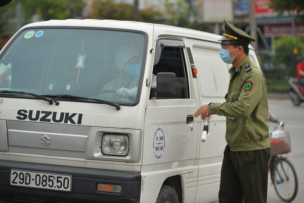 Ảnh: Bệnh viện Bạch Mai nội bất xuất, ngoại bất nhập, bác sĩ mang quần áo tới viện trực chiến chống Covid-19 - Ảnh 7. Ảnh: Bệnh viện Bạch Mai nội bất xuất, ngoại bất nhập, bác sĩ mang quần áo tới viện trực chiến chống Covid-19 - Ảnh 7.