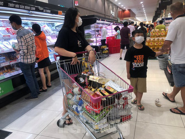  Hết thời phải xếp hàng mua khẩu trang: Siêu thị đầy nhóc tha hồ chọn  - Ảnh 15.