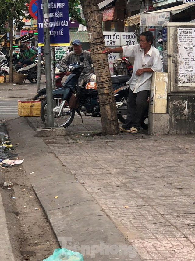  Hết thời phải xếp hàng mua khẩu trang: Siêu thị đầy nhóc tha hồ chọn  - Ảnh 20.