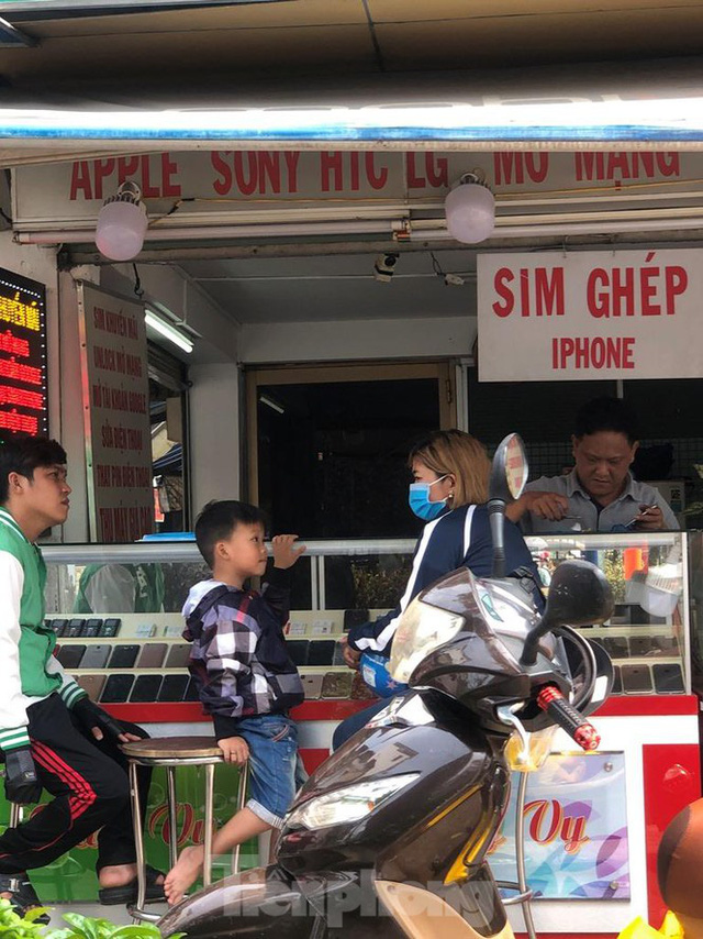  Hết thời phải xếp hàng mua khẩu trang: Siêu thị đầy nhóc tha hồ chọn  - Ảnh 22.