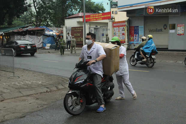 Hà Nội bắt đầu đón bệnh nhân làm xét nghiệm nhanh COVID-19, cho kết quả trong 10 phút - Ảnh 4.