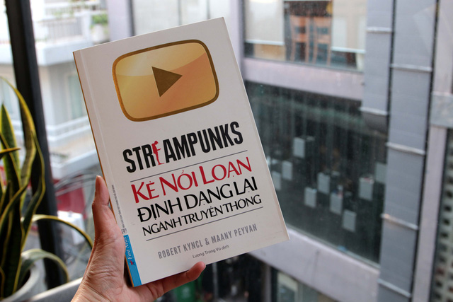Đón đầu xu hướng làm YouTuber với 10 bài học kinh nghiệm được chính Giám đốc khối kinh doanh chia sẻ: Bí quyết ở nhà vẫn biếm bộn tiền là đây! - Ảnh 2. Đón đầu xu hướng làm YouTuber với 10 bài học kinh nghiệm được chính Giám đốc khối kinh doanh chia sẻ: Bí quyết ở nhà vẫn biếm bộn tiền là đây! - Ảnh 2.
