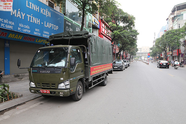 Những chuyến xe quân đội đưa đón bệnh nhân chạy thận trong cuộc chiến với dịch COVID-19 - Ảnh 7. Những chuyến xe quân đội đưa đón bệnh nhân chạy thận trong cuộc chiến với dịch COVID-19 - Ảnh 7.
