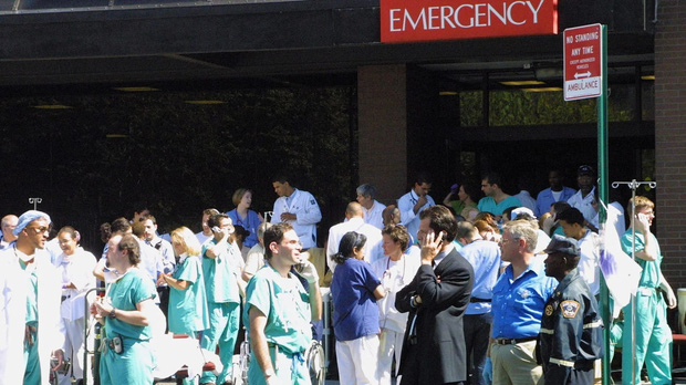 Từ chiếc băng ca trống rỗng trong vụ khủng bố 11/9 đến bệnh viện vỡ trận vì đại dịch Covid-19: Ký ức không thể quên của nữ y tá New York - Ảnh 3.