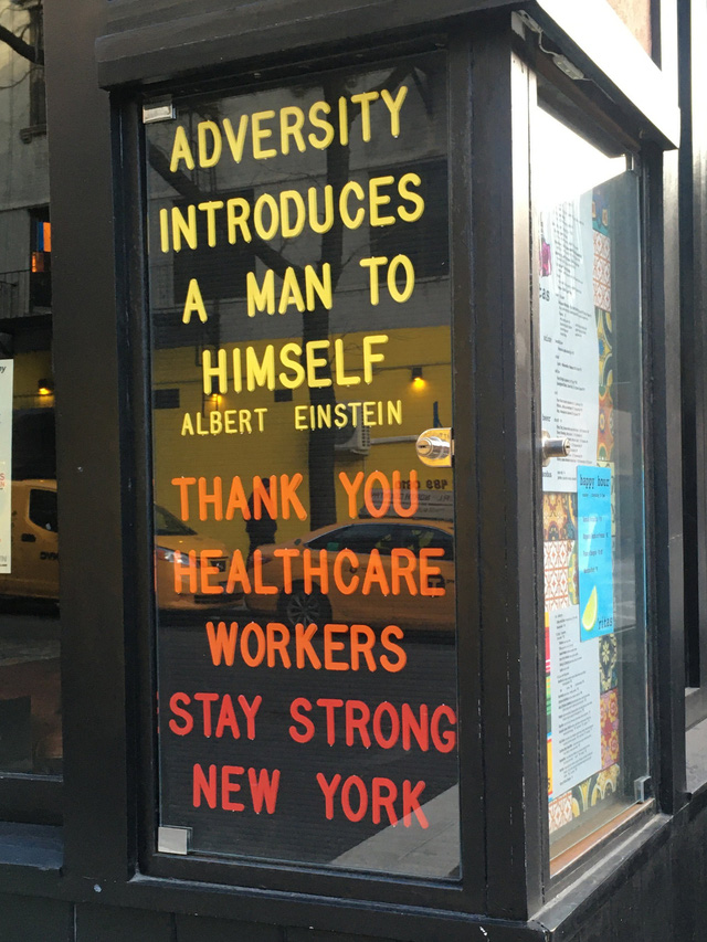  Phải đóng cửa vì dịch, các cửa hàng ở New York không quên trấn an khách hàng bằng những thông điệp vui vẻ, tích cực: Cẩn thận nhé, nhất định chúng tôi sẽ trở lại  - Ảnh 8.