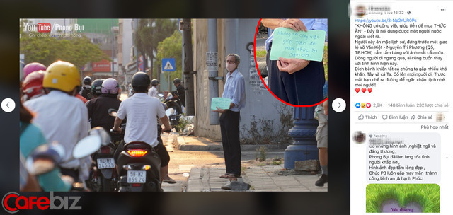 Thầy giáo Tây đeo khẩu trang cầm bảng đứng đường ở TP.HCM choáng ngợp bởi lòng từ bi của người Việt, xin không nhận nữa và chuyển 36,3 triệu cho người khó khăn hơn - Ảnh 1.