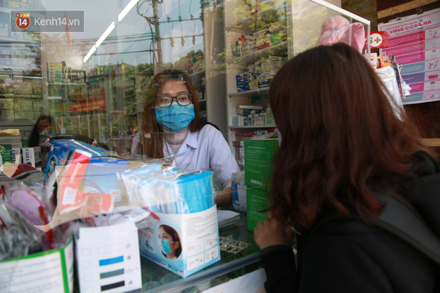 Hà Nội: Hiệu thuốc bắt đầu thực hiện yêu cầu người mua thuốc cảm cúm, ho, sốt phải khai báo y tế để phòng chống dịch COVID-19 - Ảnh 2.