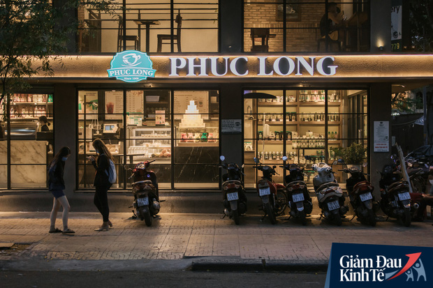 Một loạt quán xá Sài Gòn đã mở cửa trở lại sau chuỗi ngày dài cách ly: Nơi thì tấp nập khách, chỗ vẫn vắng hoe như cũ - Ảnh 12.