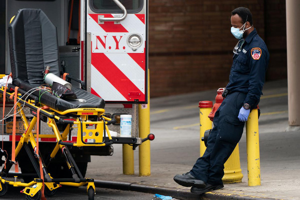  Bên trong New York - tâm dịch Covid-19 lớn nhất nước Mỹ: Thành phố vắng lặng nhưng y bác sĩ và quân đội vẫn tất bật chiến đấu chống dịch bệnh  - Ảnh 18.