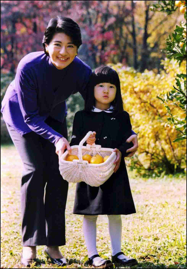  Hoàng hậu Masako - người mẹ từng vượt qua căn bệnh trầm cảm, dùng kỷ luật thép để dạy con sống như thường dân, không có đặc quyền dù là công chúa - Ảnh 19.