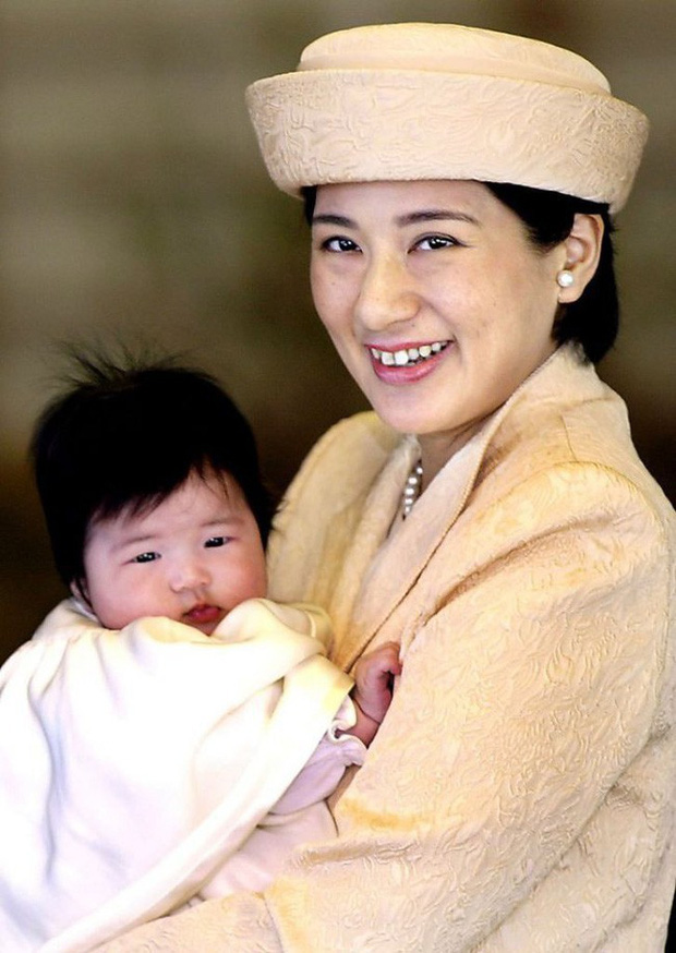  Hoàng hậu Masako - người mẹ từng vượt qua căn bệnh trầm cảm, dùng kỷ luật thép để dạy con sống như thường dân, không có đặc quyền dù là công chúa - Ảnh 2.