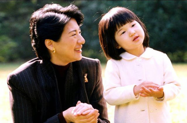  Hoàng hậu Masako - người mẹ từng vượt qua căn bệnh trầm cảm, dùng kỷ luật thép để dạy con sống như thường dân, không có đặc quyền dù là công chúa - Ảnh 7.